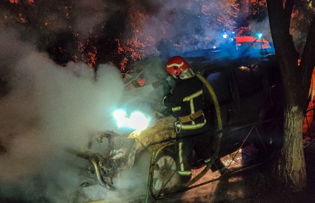 В Киеве ночью опять горели автомобили: фото