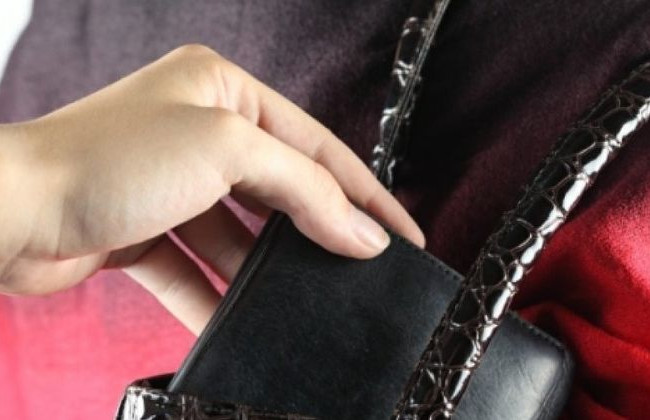 В Киеве орудовала группа воровок, видео