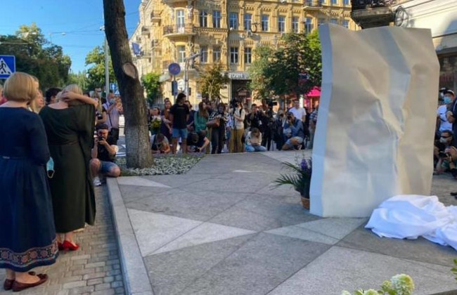 Убийство Шеремета: в Киеве установили памятник в честь журналиста