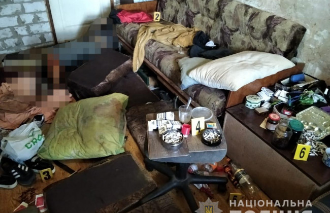 В Харькове женщина больше недели прожила с трупом в одной квартире