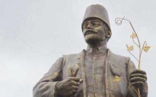 Декомунізація по-одеськи: пам’ятник Леніну переодягнули