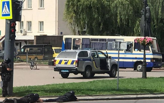 Заручники в автобусі: СБУ просить жителів Луцька не покидати оселі