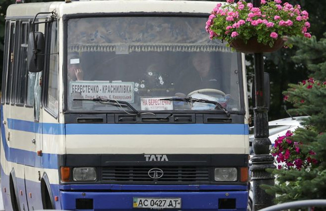 Захват заложников в Луцке: террорист опустил трех человек