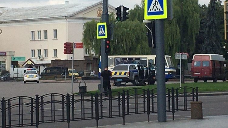 В Луцке террорист захватил автобус с заложниками: онлайн-трансляция