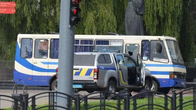 Луцкий террорист грозится подорвать автобус с людьми
