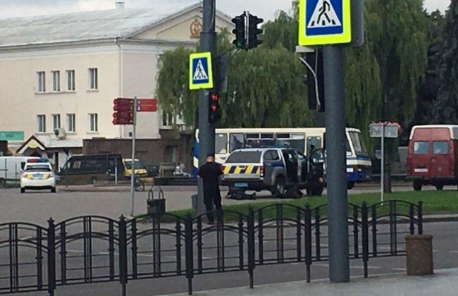 В Луцке террорист захватил автобус с заложниками: онлайн-трансляция