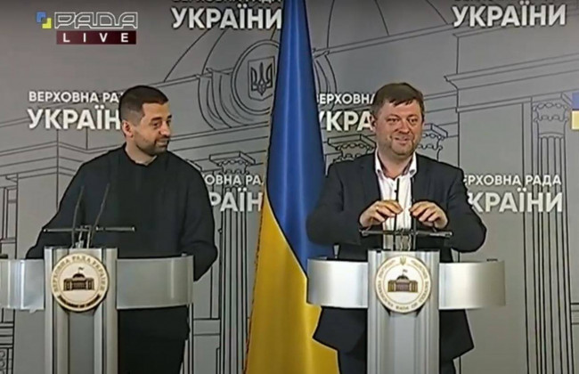 Тектонические изменения и «улучшайзеры»: слуги народа отчитались за год пребывания у власти