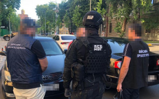 Працівник СБУ займався сутенерством: що відомо