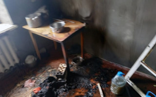 В Днепре вспыхнул пожар в квартире: спасатели вынесли пожилого мужчину