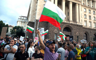 У Болгарії масові протести: 4 міністрів пішли у відставку