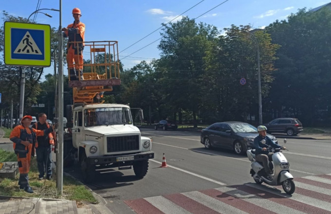 В Киеве установили обновленные дорожные знаки