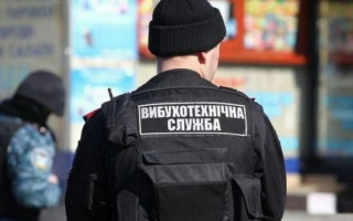 В Киеве на Оболони заминировали автомобиль: на месте взрывотехники, видео