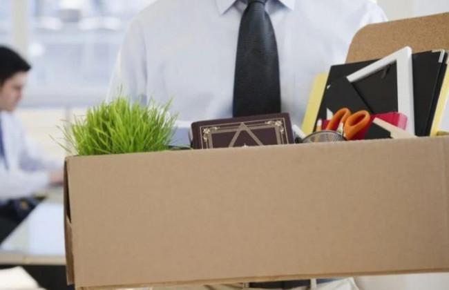 КАС визнав, що помічника судді неправильно звільнили з роботи, поки той служив в армії