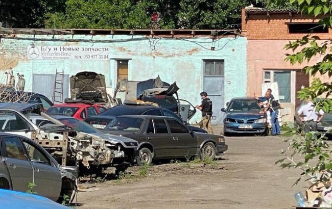 Полтавский террорист с заложником едет в сторону Киева на служебном авто полиции