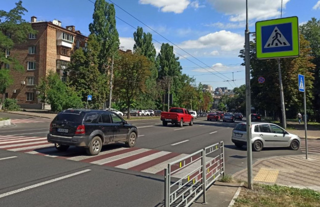 В Киеве появились новые  светящиеся знаки на дорогах: что нужно знать водителям