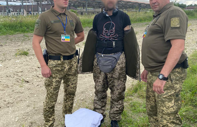 Намагався перетнути кордон в українському камуфляжі: прикордонники затримали латвійця