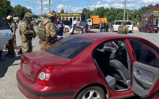 Погрожували й вимагали повернути борг: у Харківській області затримали злочинне угруповання