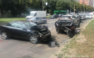 Серьезное ДТП в Харькове: столкнулись сразу 5 автомобилей, фото