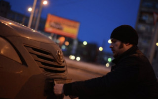 Водителям стоит быть осторожными: злоумышленники воруют номерные знаки и требуют денег