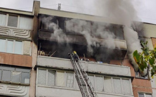 В Киеве вспыхнул серьезный пожар в многоэтажке