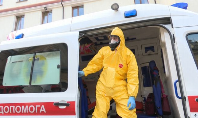 Українським медзакладам виплатили кошти за лікування хворих на COVID-19