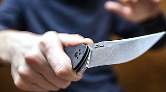 Киевский бездомный пытался зарезать женщину