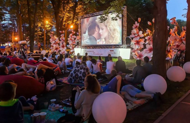 В Киеве открылся бесплатный летний кинотеатр: что посмотреть на этой неделе
