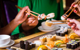 Поели суши и отравились: под Киевом зафиксировали вспышку сальмонеллы