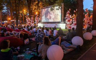 В Киеве открылся бесплатный летний кинотеатр: что посмотреть на этой неделе