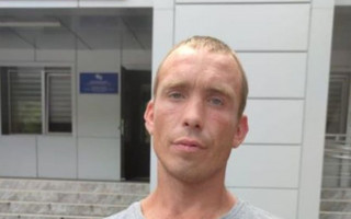 В Днепре мужчина зверски избил девушку, видео