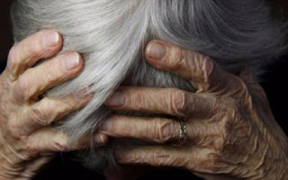 Погрожував розправою: киянина арештували за знущання з матері