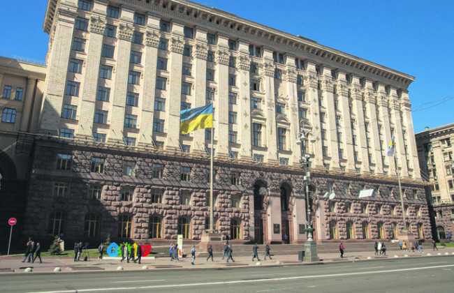 Возле Киеврады откроют бесплатную парковку, но только по определенным дням