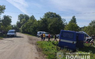 Во Львовской области пассажирский автобус слетел в кювет: пострадало 7 человек, фото