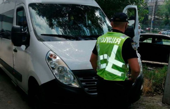 Пьяный водитель маршрутки возил киевлян