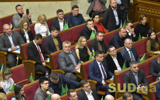 Вспышка коронавируса в «Слуге народа»: заболели три депутата
