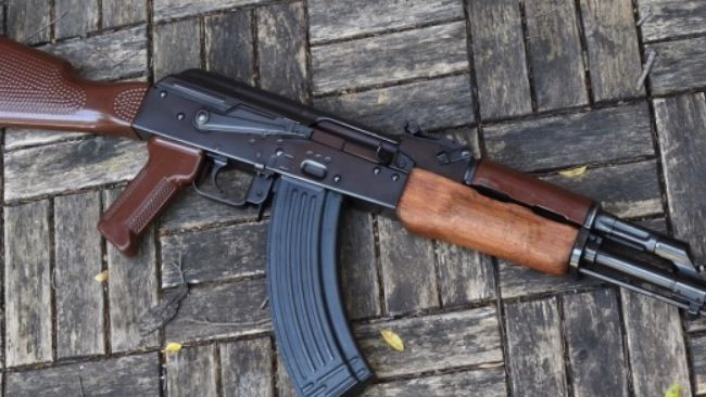 На Донеччині оперуповноважений вдарив жінку прикладом автомату