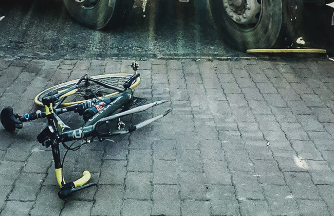 Струс мозку й страх: на Закарпатті невідомий напав на дівчинку під час прогулянки