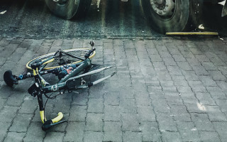 Струс мозку й страх: на Закарпатті невідомий напав на дівчинку під час прогулянки