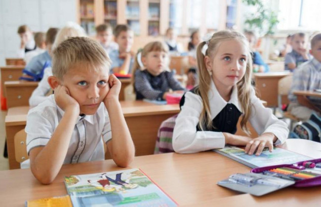 Гимн перед уроками в Киеве: обязательно ли исполнять