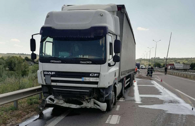 Жуткое ДТП на трассе Киев-Одесса: грузовик сбил насмерть двух мужчин