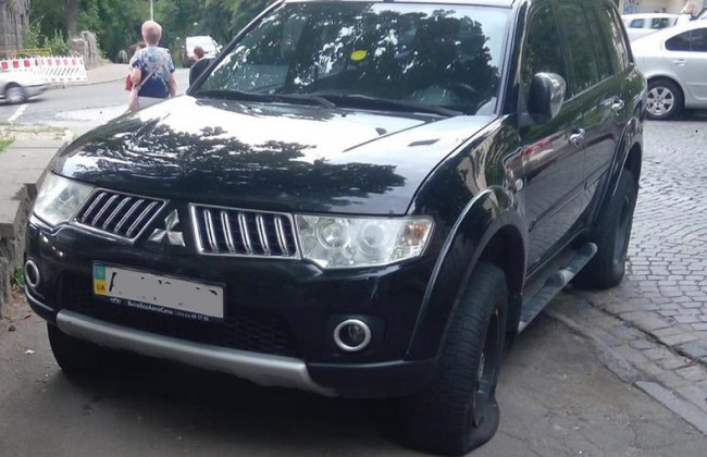 Киевляне жестко проучили очередного «героя парковки», фото