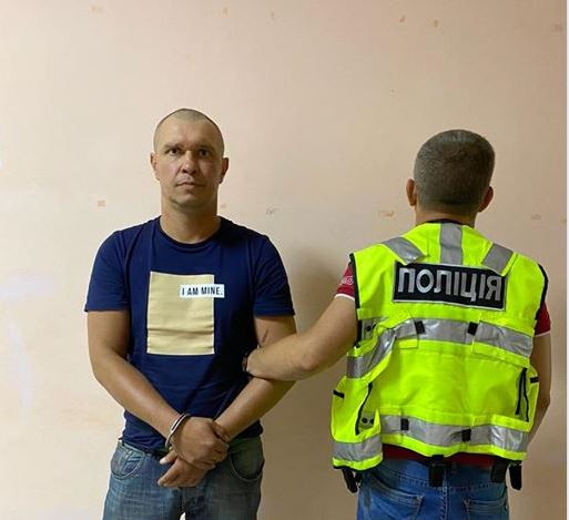 В поезде «Мариуполь-Киев» уголовник избил и пытался изнасиловать женщину на глазах у сына: стали известны детали, фото