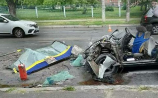 Оторвало ногу: в Киеве произошло серьезное ДТП, видео