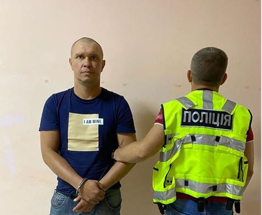 В поезде «Мариуполь-Киев» уголовник избил и пытался изнасиловать женщину на глазах у сына: стали известны детали, фото