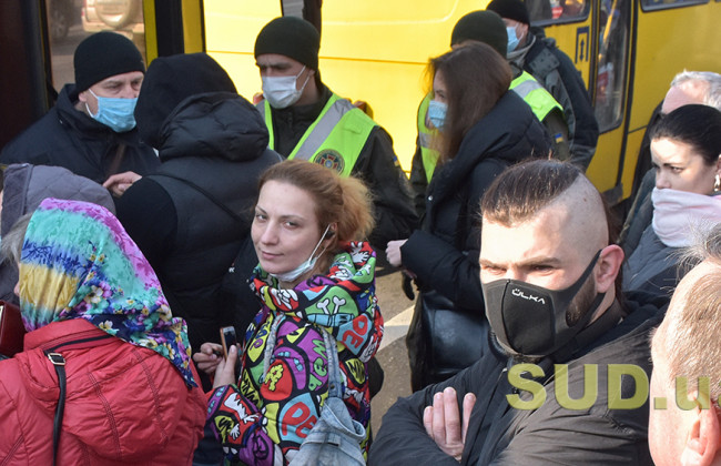 Маска превратилась в пропуск в супермаркет: Комаровский объяснил, когда маски действительно спасают