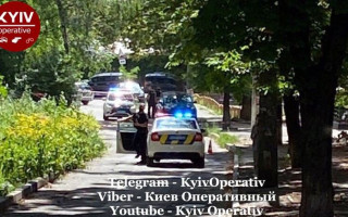 В Киеве поступило сообщение о заминированном авто: улицу перекрыли, фото