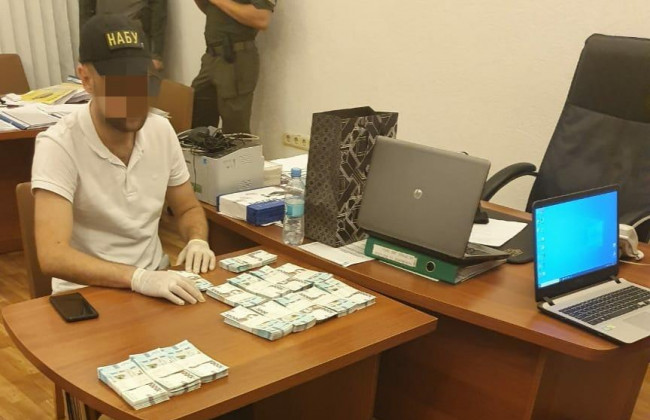 Хабар у 1,3 млн гривень: харківського чиновника затримали «на гарячому»