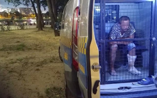 На Варшавському пляжі затримали українця, який розгулював з ножем