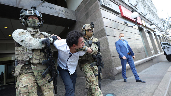 Захват заложника в БЦ «Леонардо» в Киеве: новые подробности о террористе