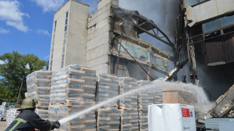 В Чернигове прогремел взрыв: трехэтажное здание почти разрушено, фото